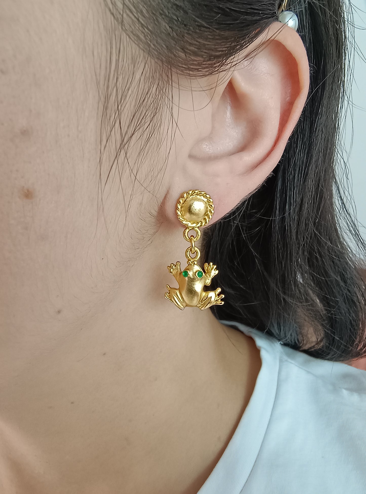 🐸 Aretes Zircón Rana